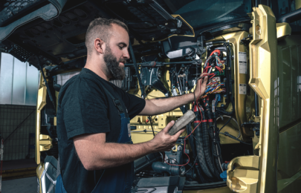 KFZ Mechatroniker Weiden Nürnberg Bamberg Leupoldsgrün Regensburg LKW Mechaniker Techniker Job Jobangebot Handwerk Stellenanzeigen